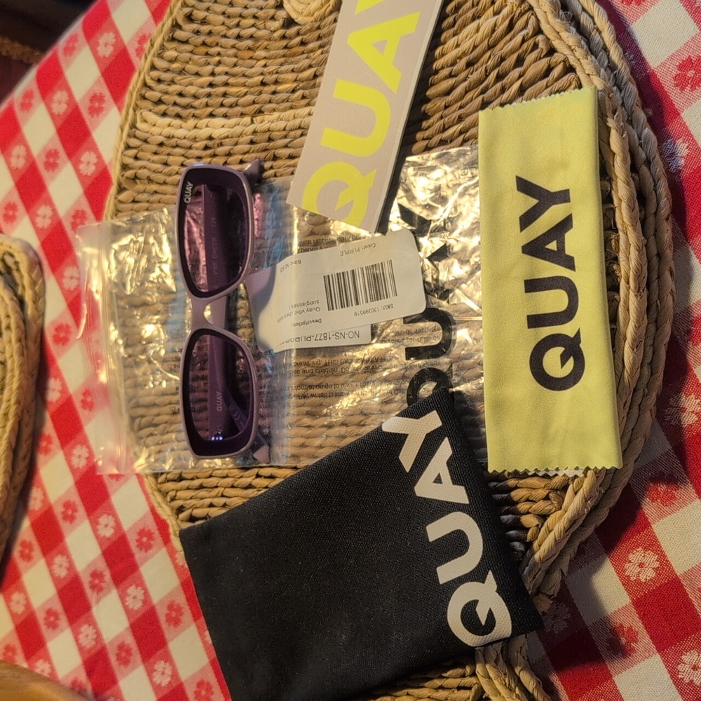 "NWTO"Quay High End Australian Sunglasses in Purple